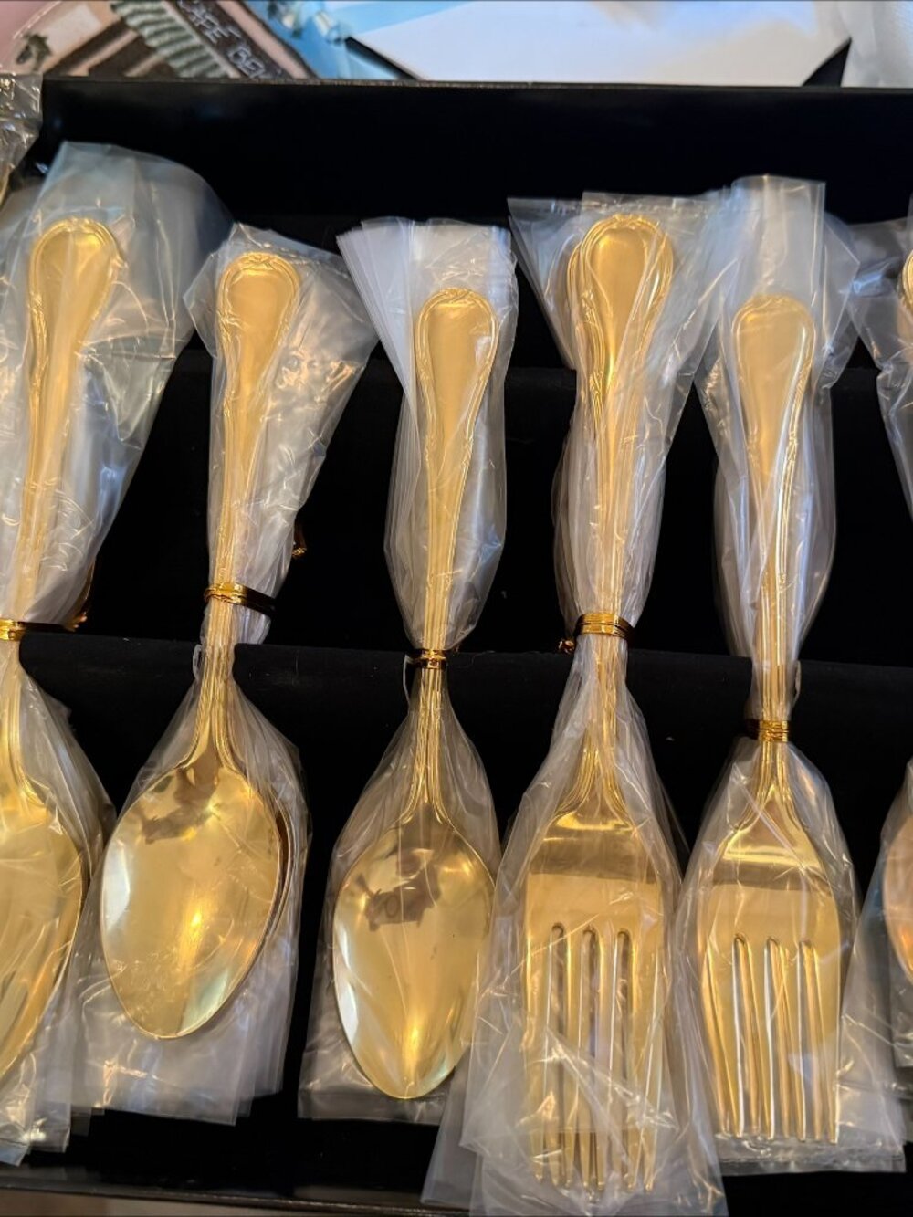 Golden Milan by Home Concepts BRAND NEW 50 Piece Services for 8 - Picture 2 of 3